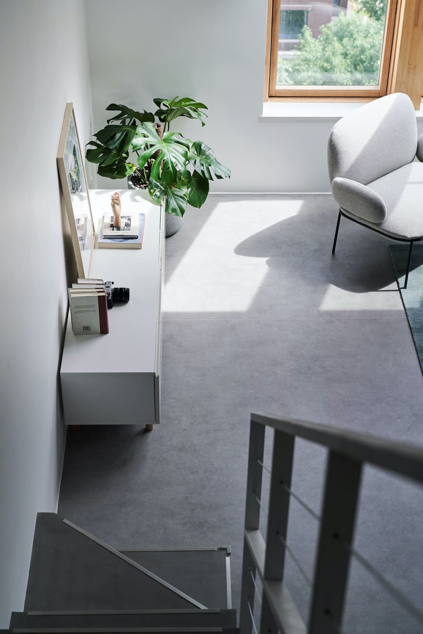 Podkrovní bydlení s galerií v pastelových barvách