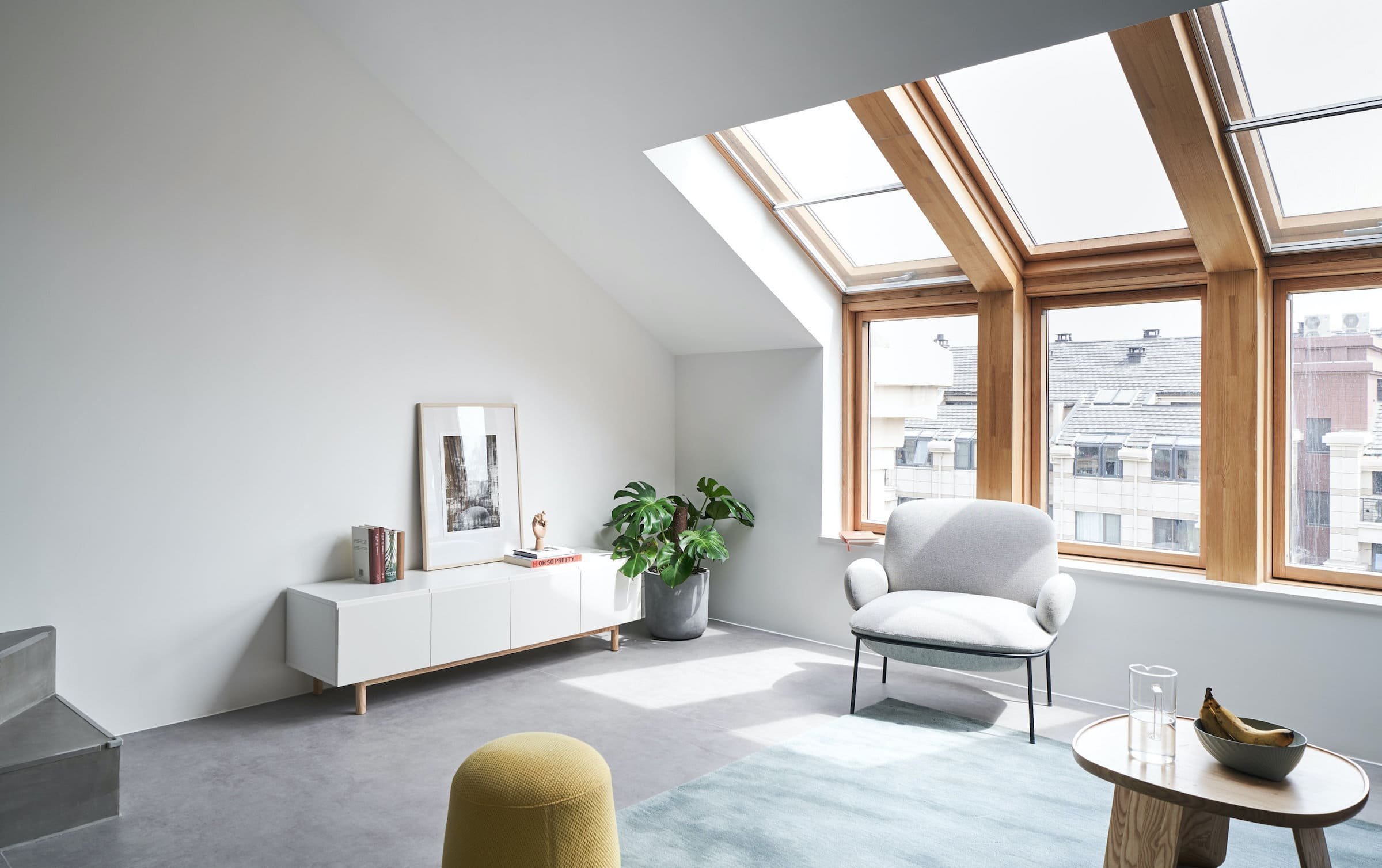 Podkrovní bydlení s galerií v pastelových barvách