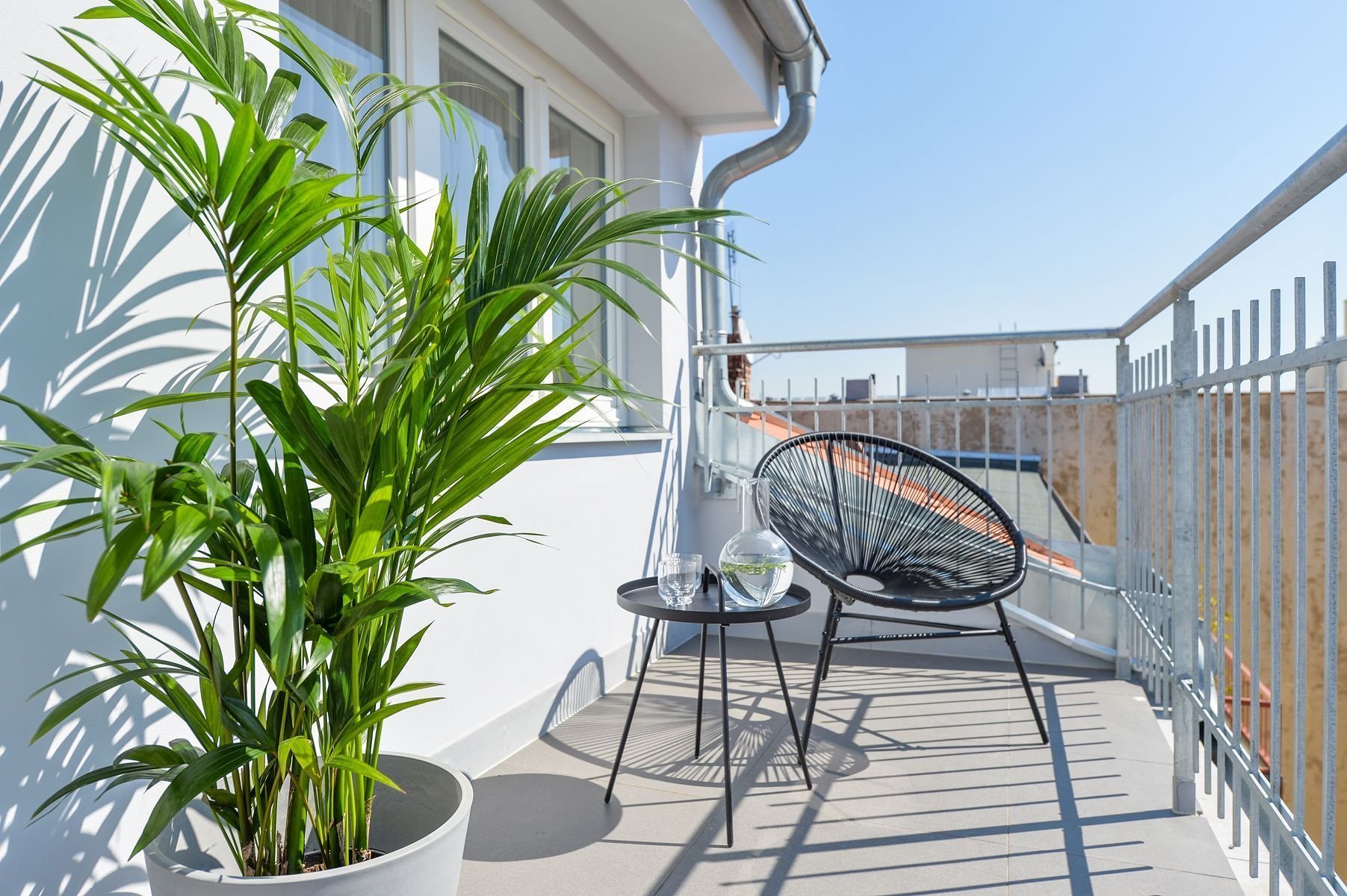 Podkrovní byt s černou kuchyní