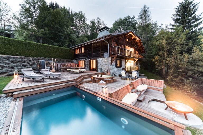 Pohádková chata v Alpách stojí v létě za návštěvu