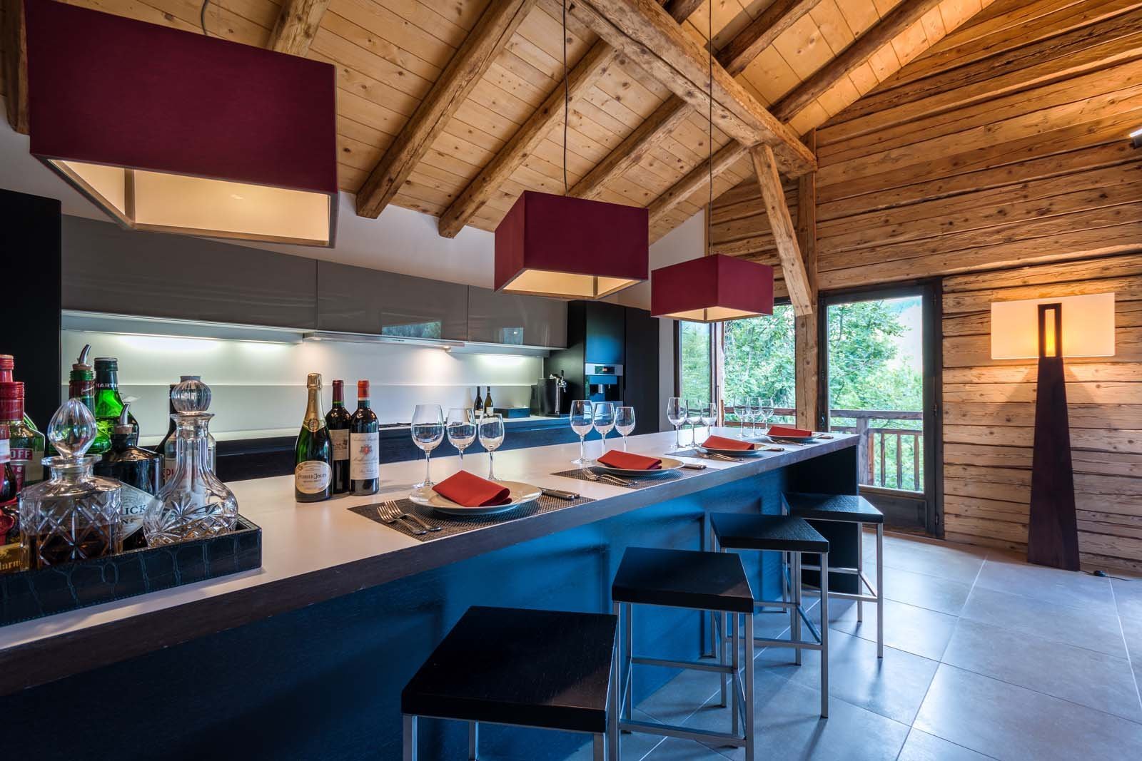 Pohádková chata v Alpách stojí v létě za návštěvu