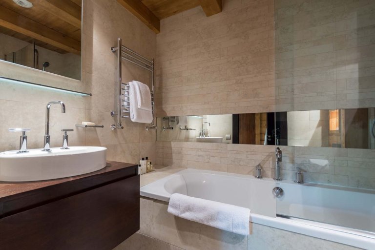 Pohádková chata v Alpách stojí v létě za návštěvu