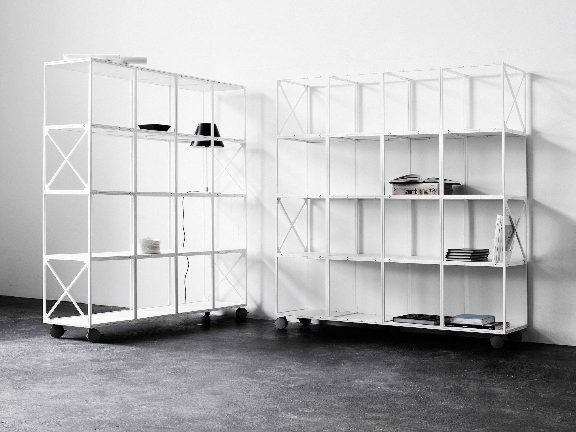 Police na knihy jako výstřelek designérů