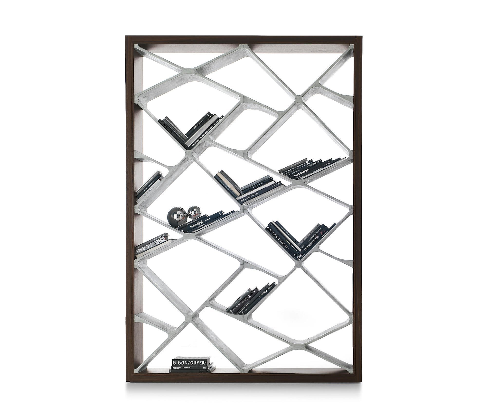 Police na knihy jako výstřelek designérů