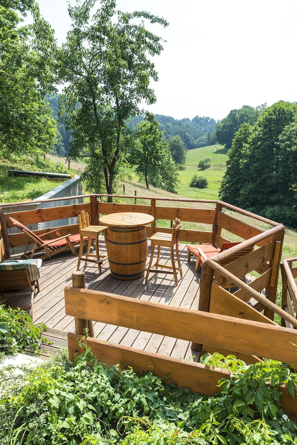 Překrásná roubenka obklopená pastvinami, lesy a rybníky