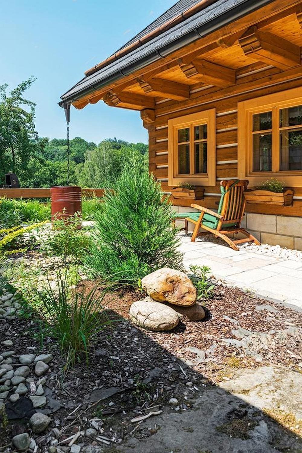 Překrásná roubenka obklopená pastvinami, lesy a rybníky