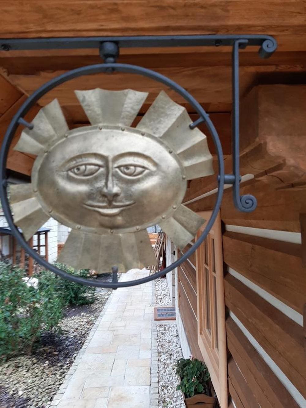 Překrásná roubenka obklopená pastvinami, lesy a rybníky