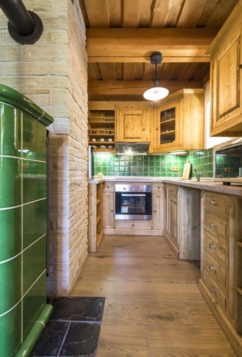 Překrásná roubenka obklopená pastvinami, lesy a rybníky