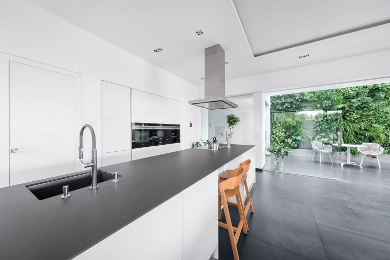 Přízemní dům se zimní zahradou