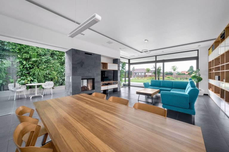 Přízemní dům se zimní zahradou