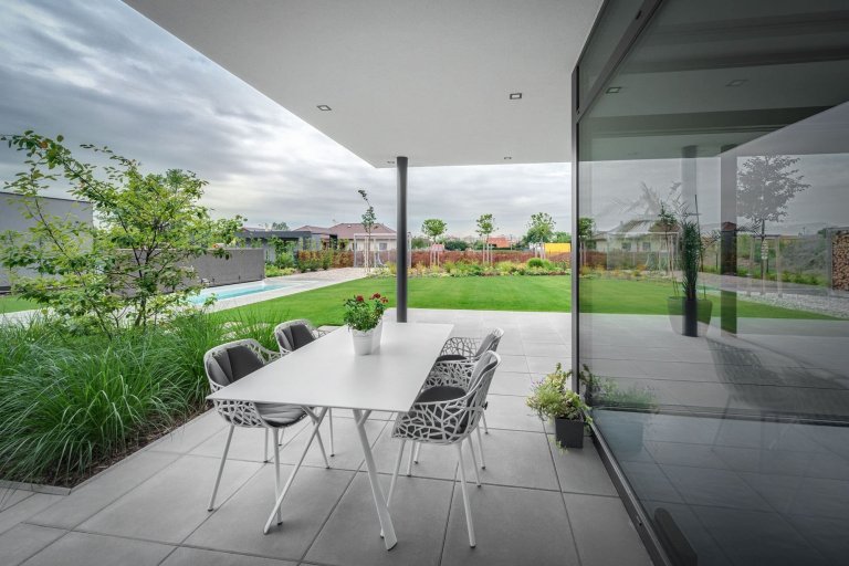 Přízemní dům se zimní zahradou