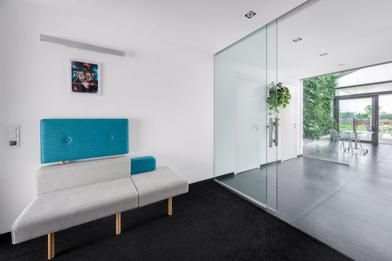 Přízemní dům se zimní zahradou