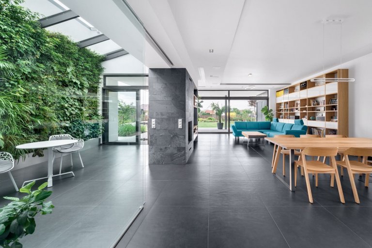 Přízemní dům se zimní zahradou