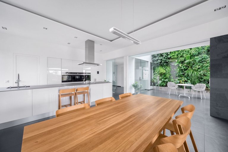 Přízemní dům se zimní zahradou