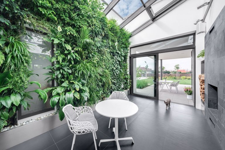 Přízemní dům se zimní zahradou