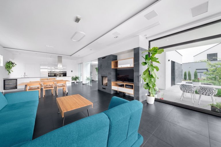 Přízemní dům se zimní zahradou