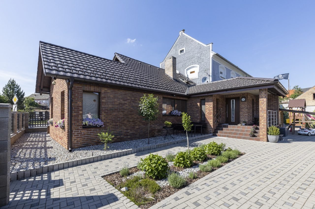 Proč vybrat na střechu keramickou střešní krytinu?