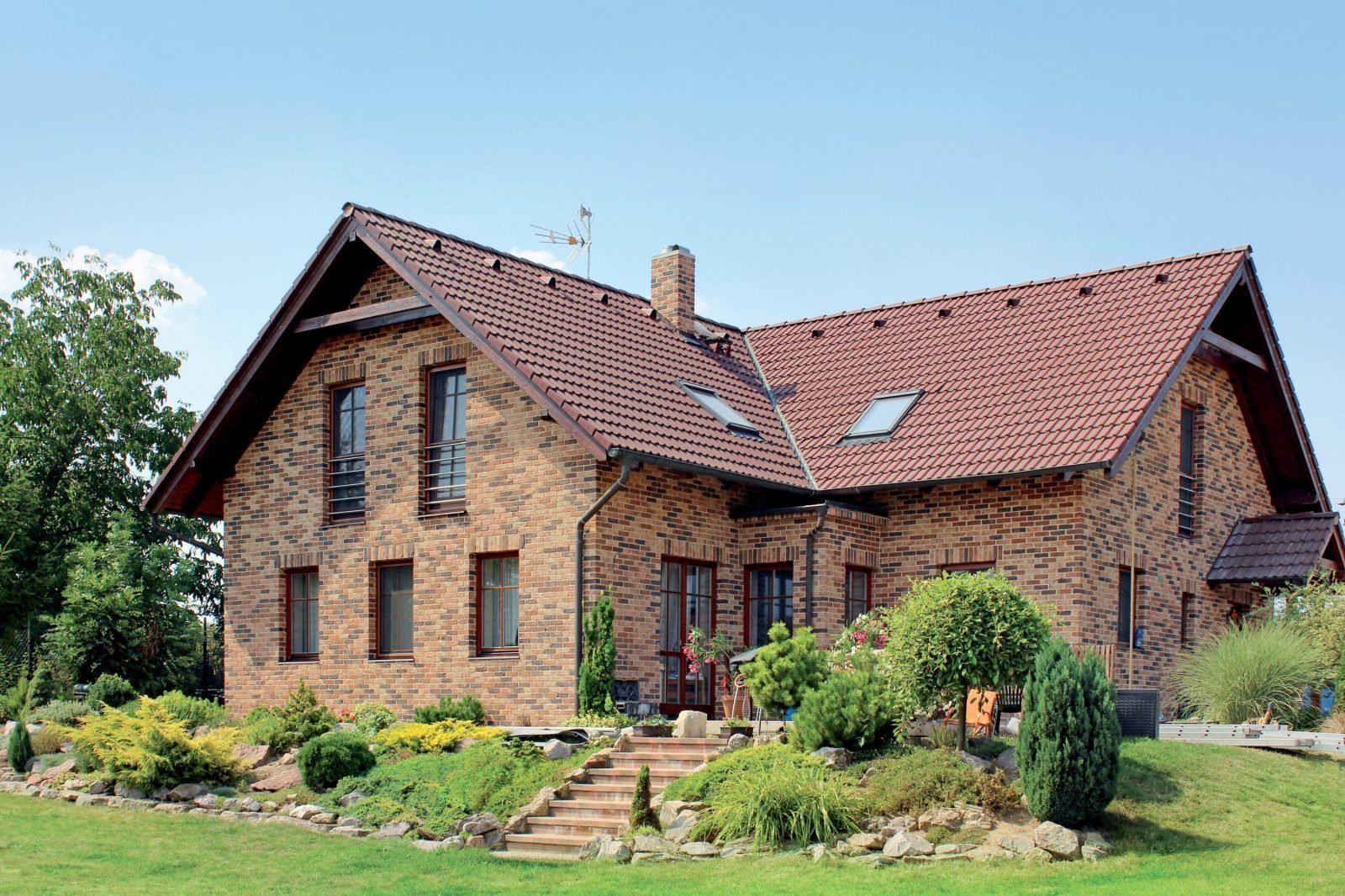 Proč vybrat na střechu keramickou střešní krytinu?