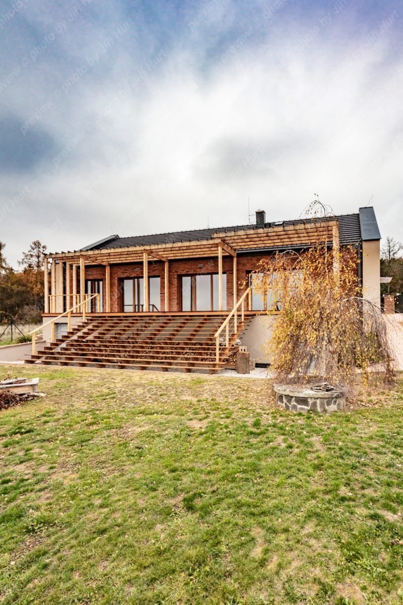 Proč vybrat na střechu keramickou střešní krytinu?