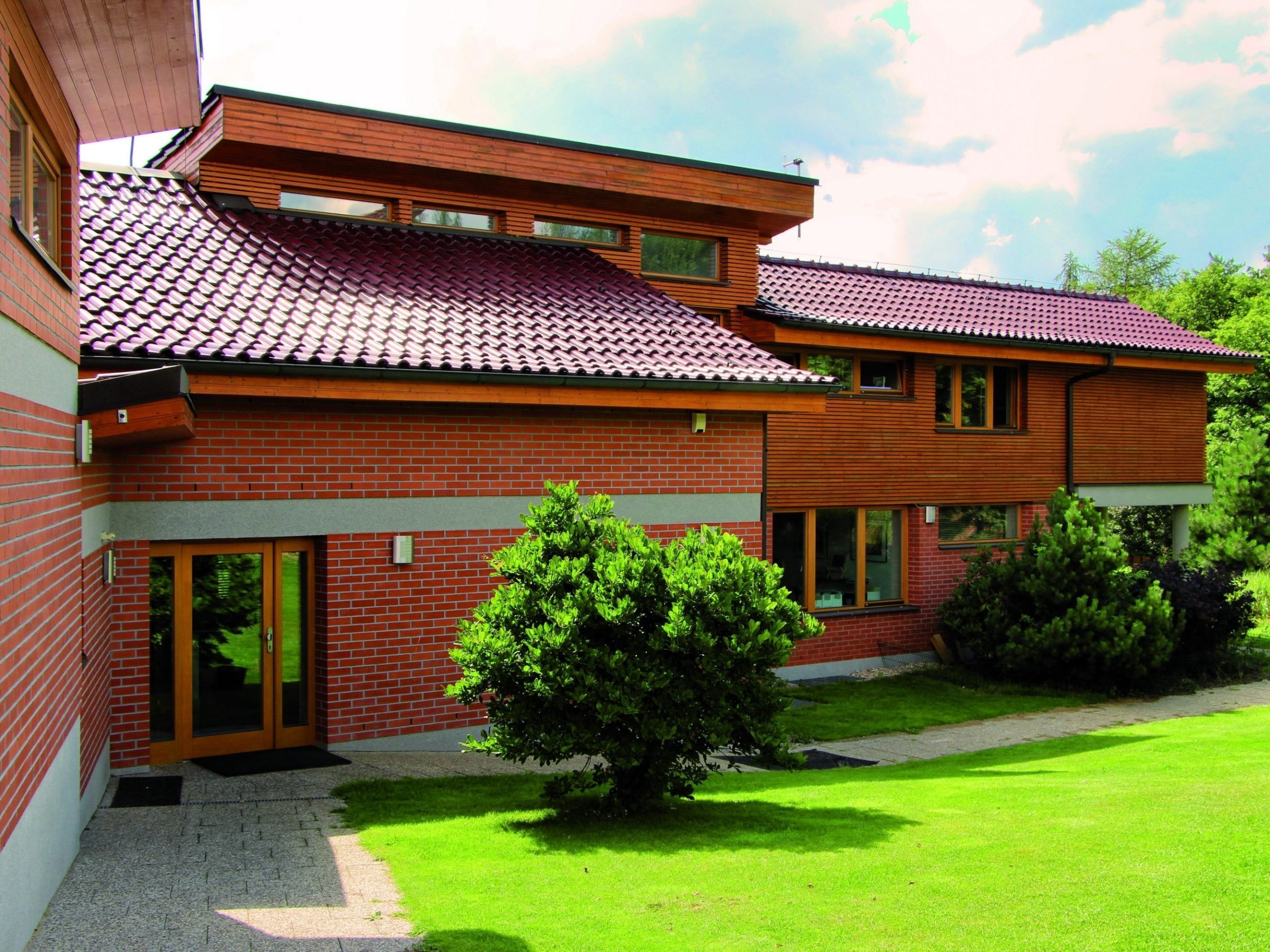 Proč vybrat na střechu keramickou střešní krytinu?