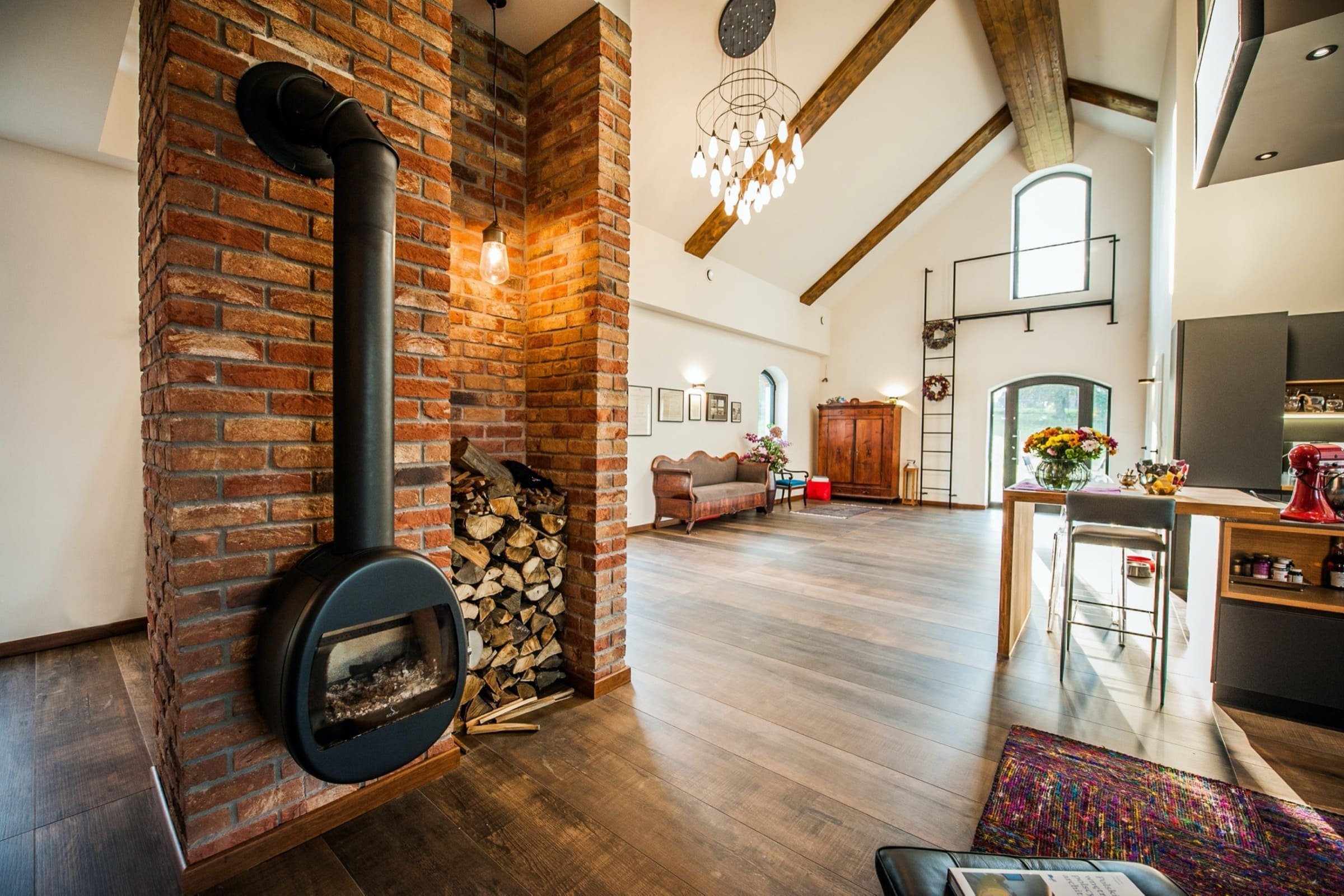 Proměna rozpadlé farmy na moderní bydlení