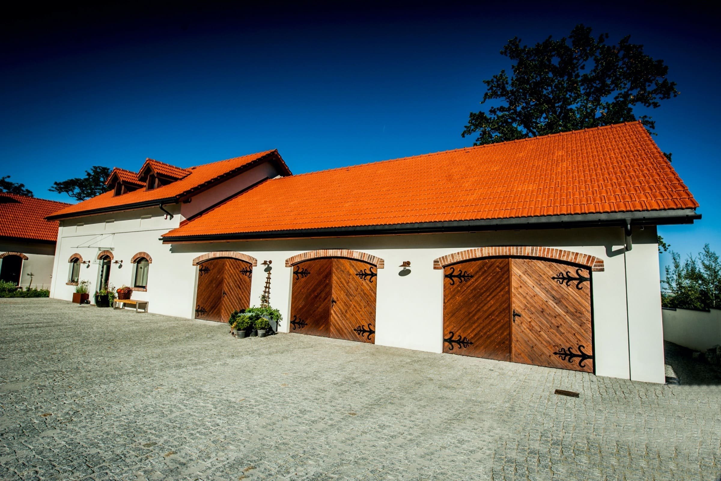 Proměna rozpadlé farmy na moderní bydlení