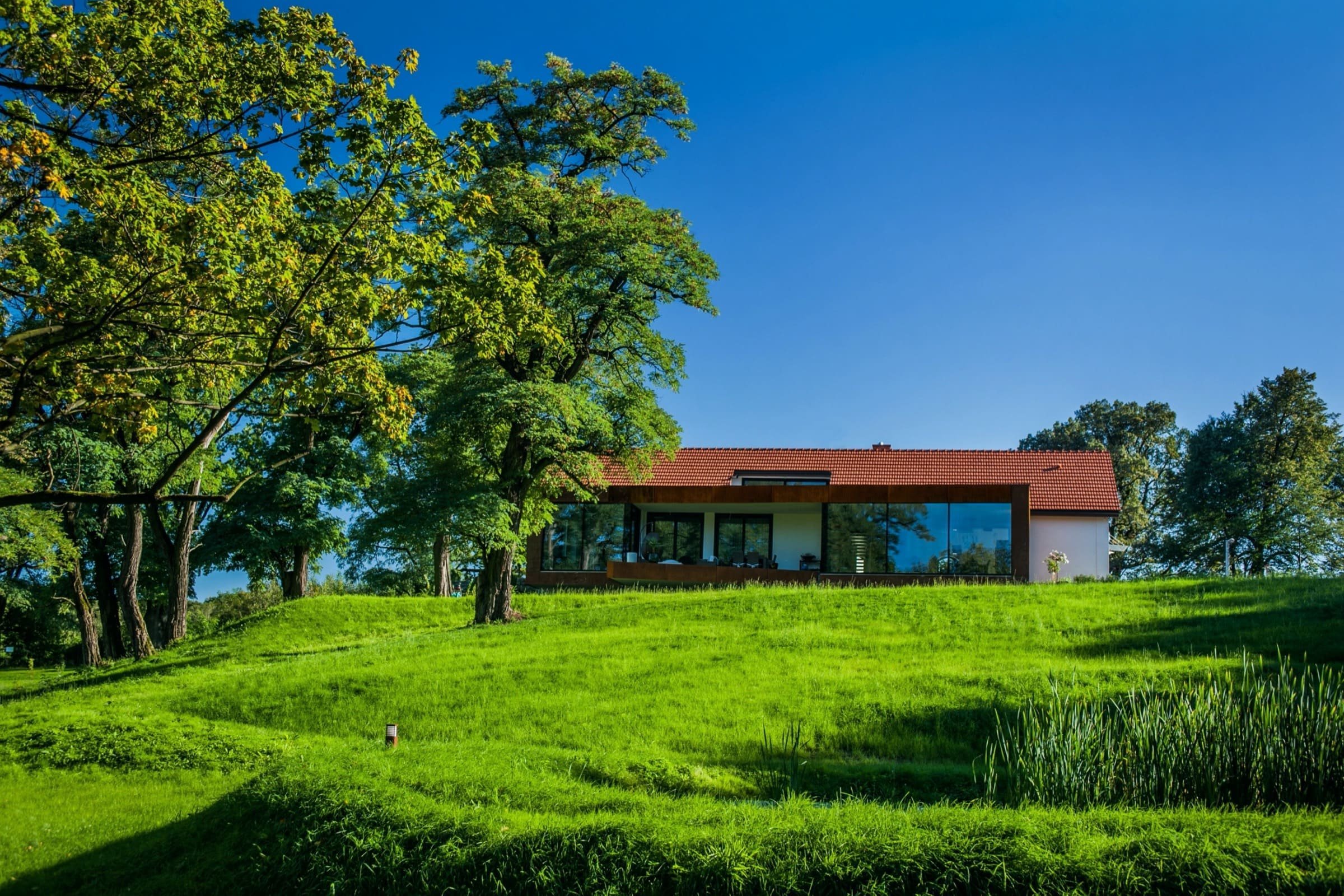 Proměna rozpadlé farmy na moderní bydlení