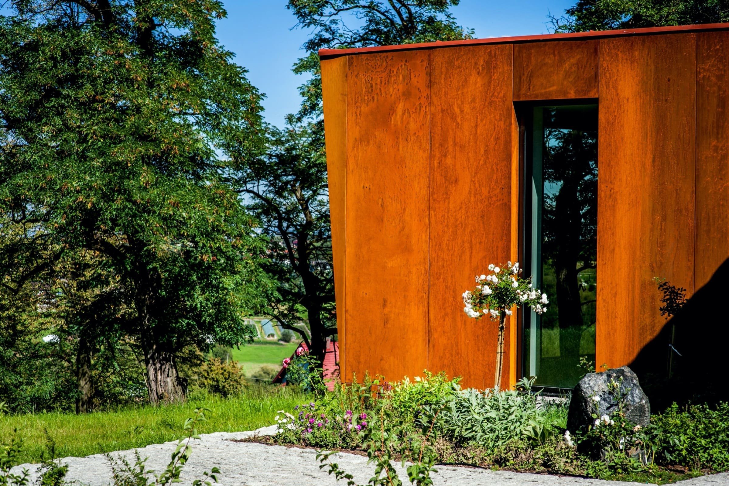 Proměna rozpadlé farmy na moderní bydlení