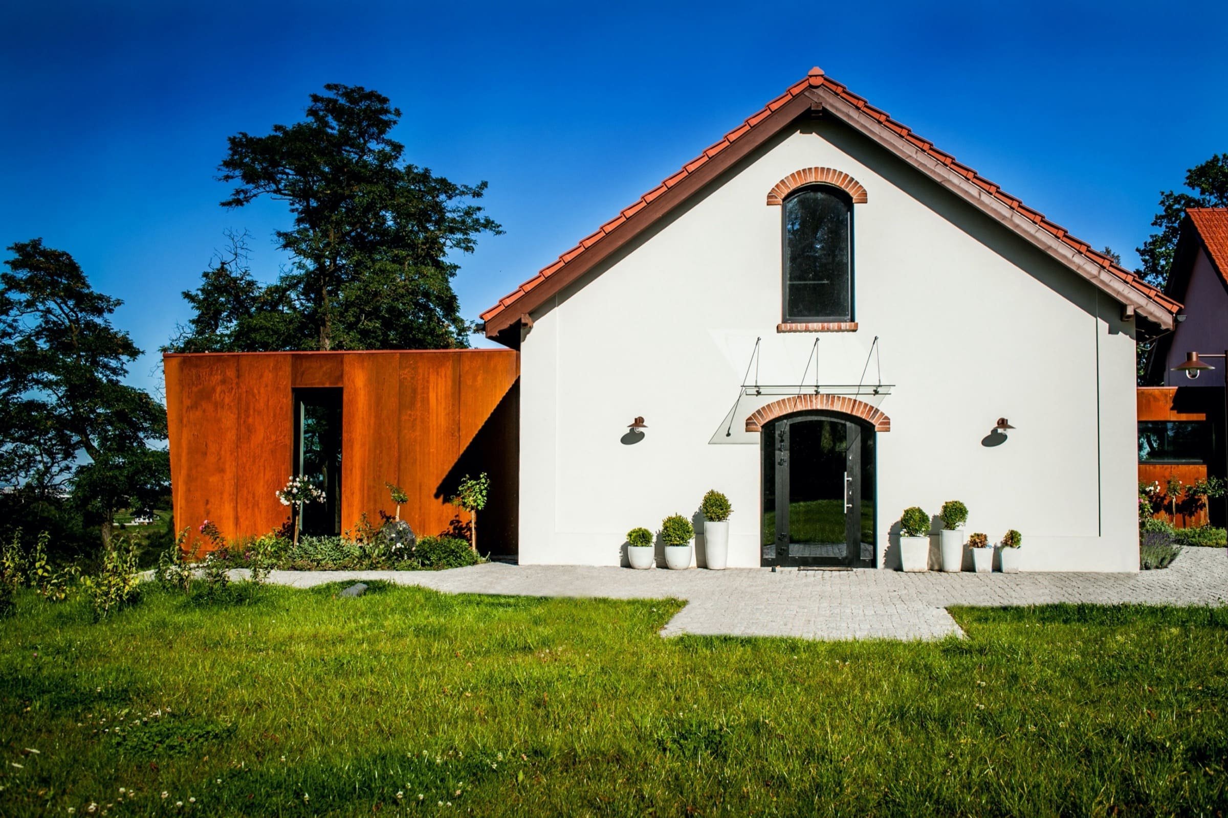 Proměna rozpadlé farmy na moderní bydlení