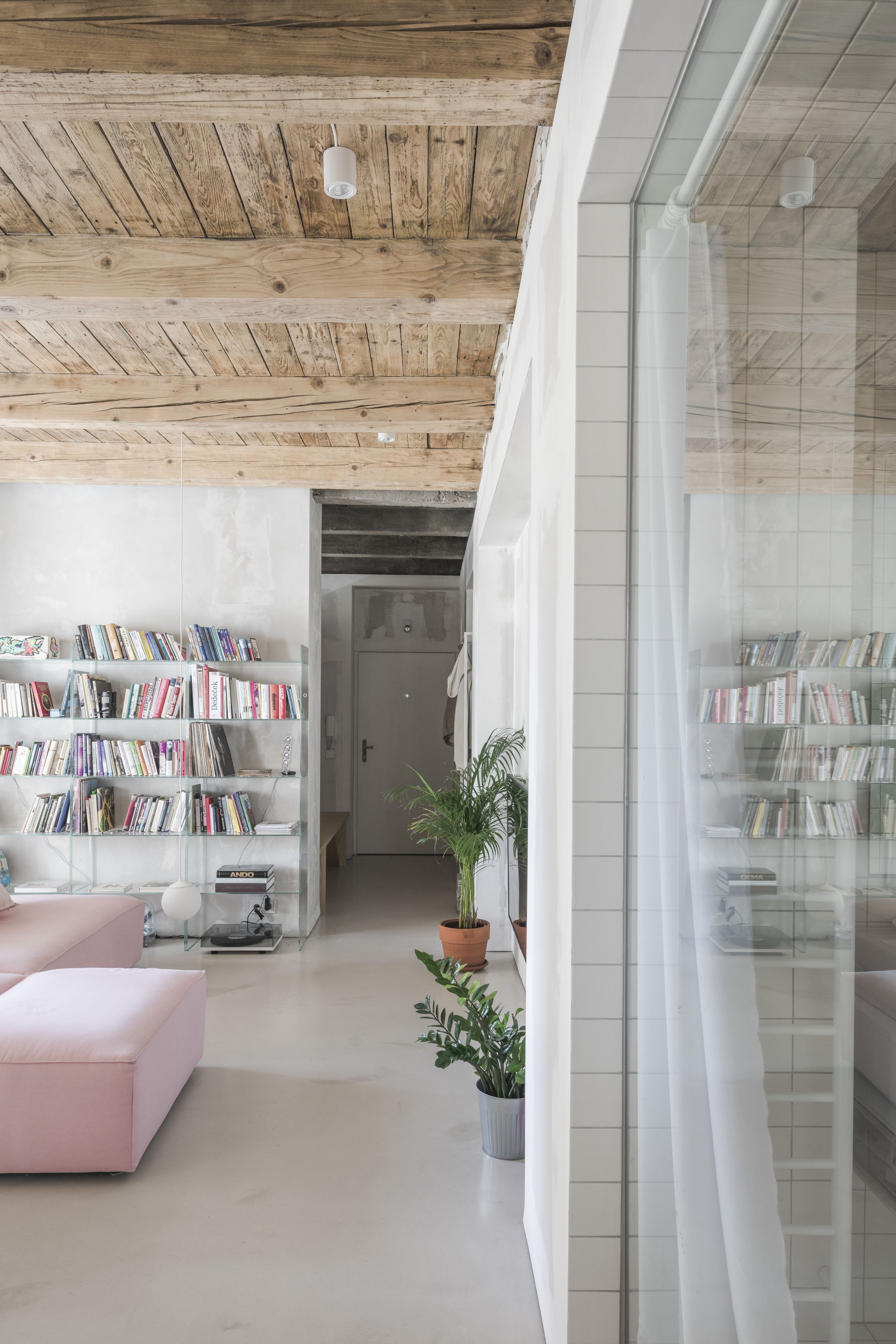 Průzračný byt s pastelovými odstíny