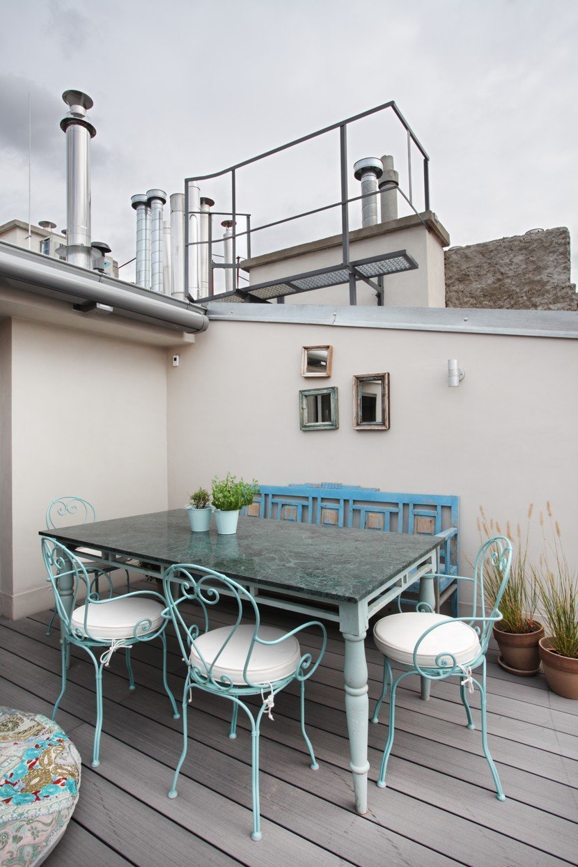 Půdní byt v decentně industriálním stylu