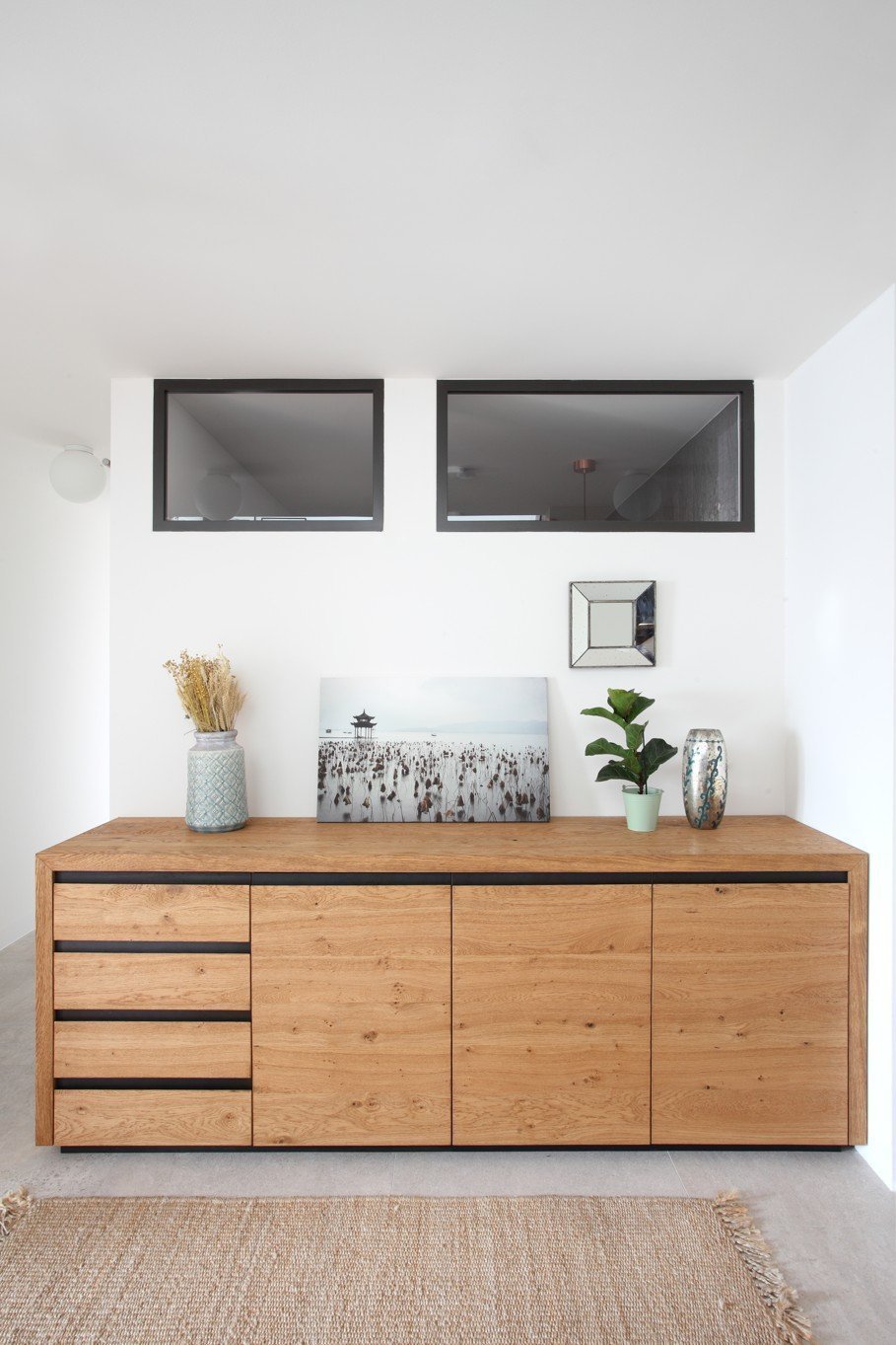 Půdní byt v decentně industriálním stylu