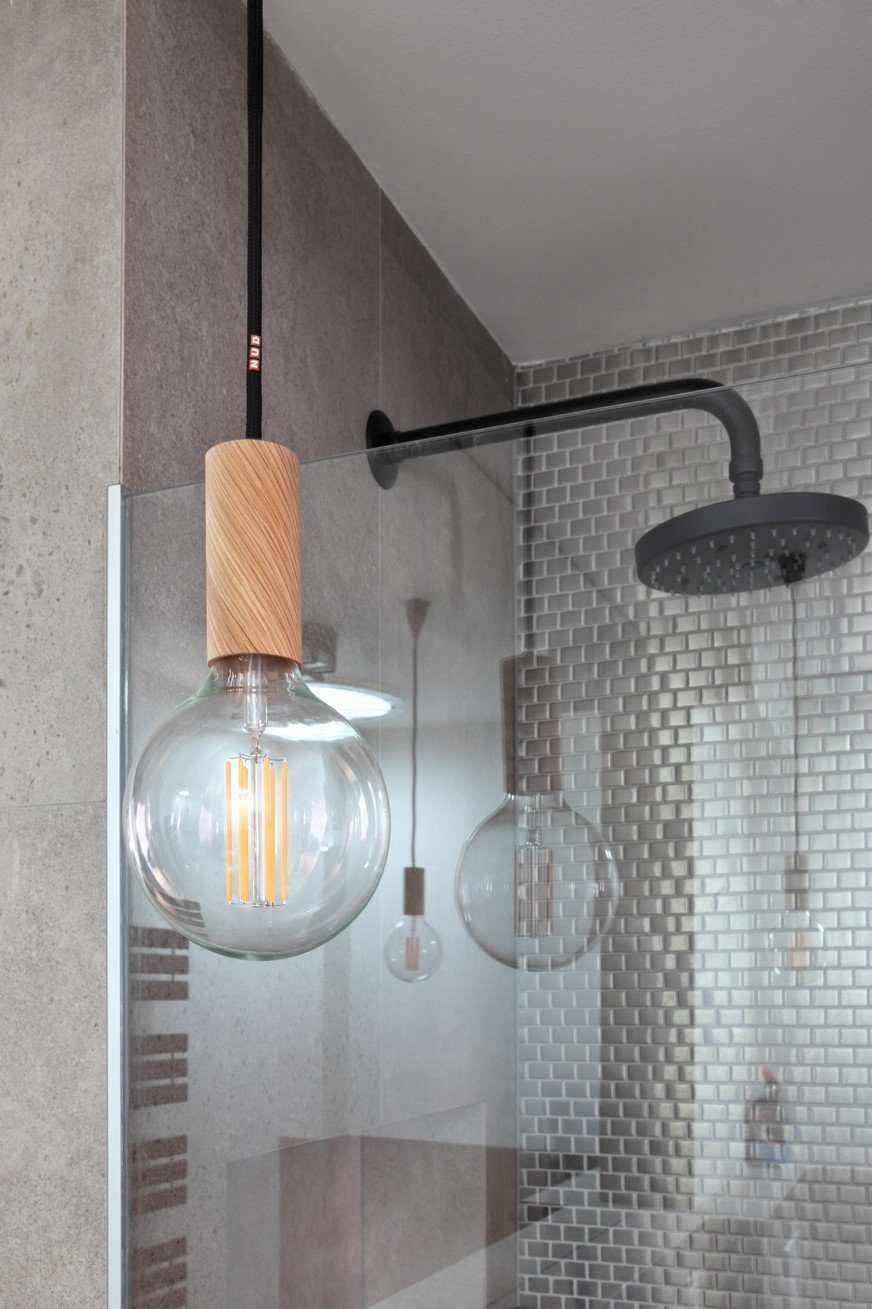 Půdní byt v decentně industriálním stylu