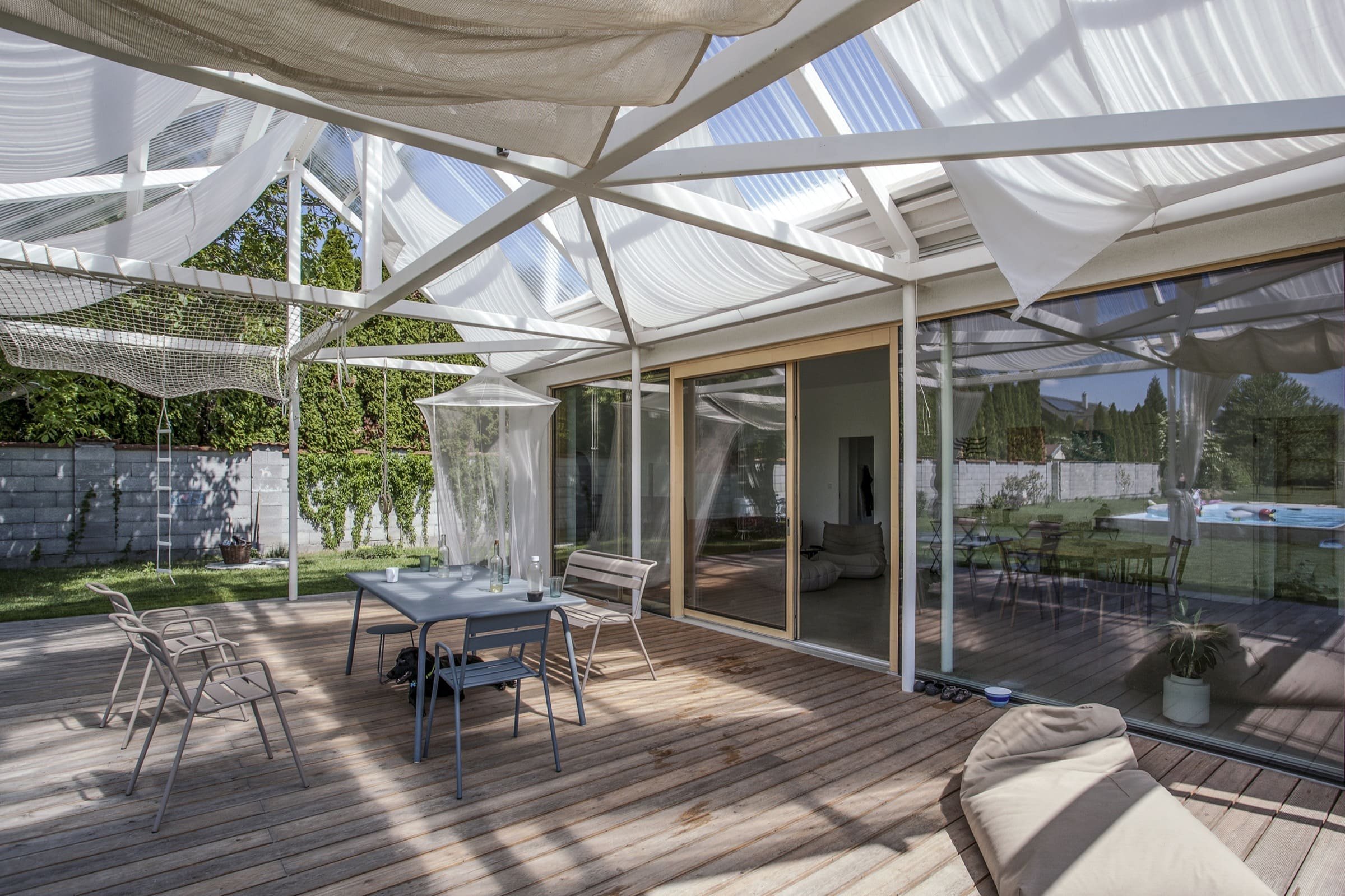 Půvabný letní dům propojený se zahradou