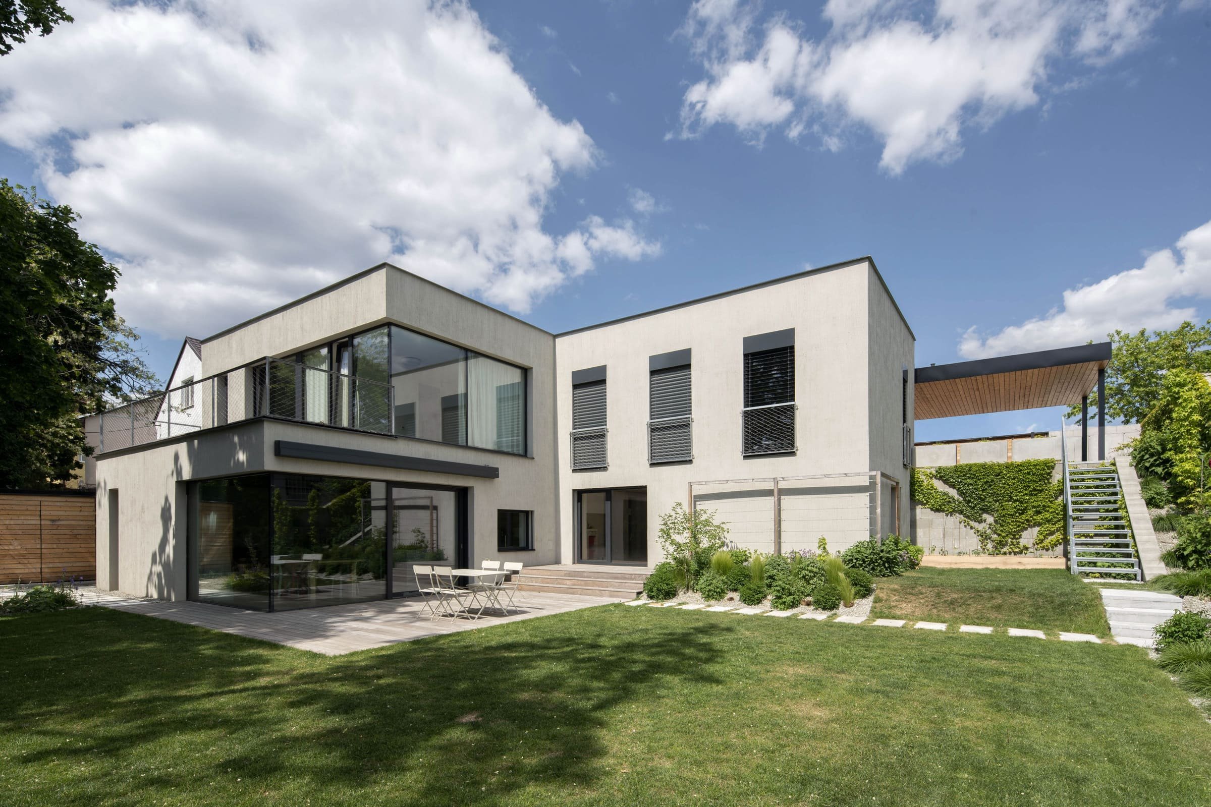 Rekonstrukce a dostavba domu ze 70. let minulého století