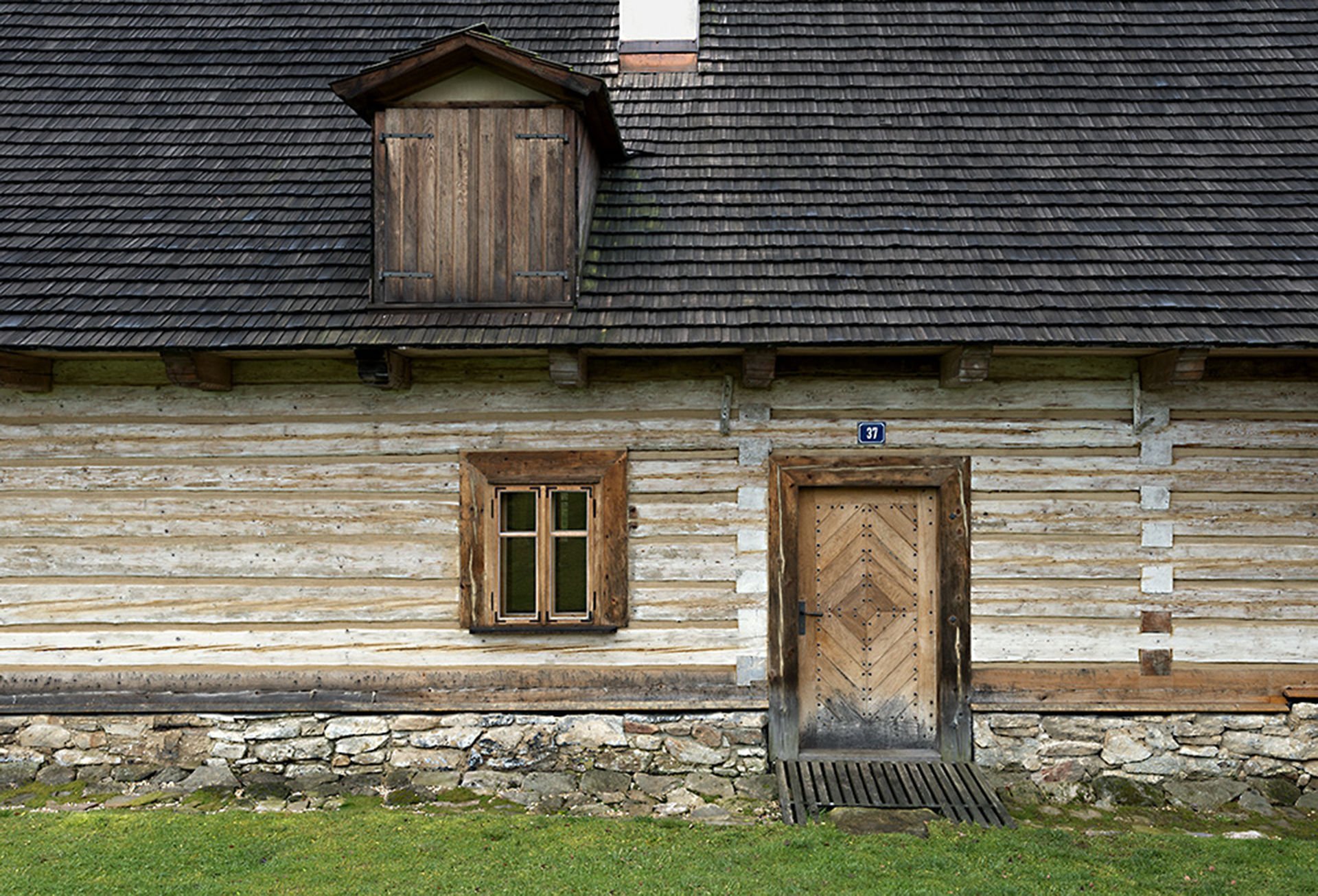 Rekonstrukce památkově chráněné roubenky z roku 1740