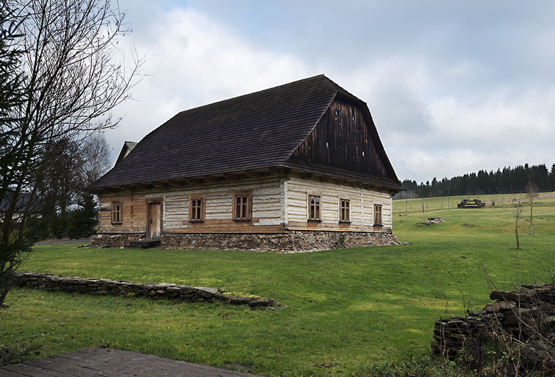 Rekonstrukce památkově chráněné roubenky z roku 1740