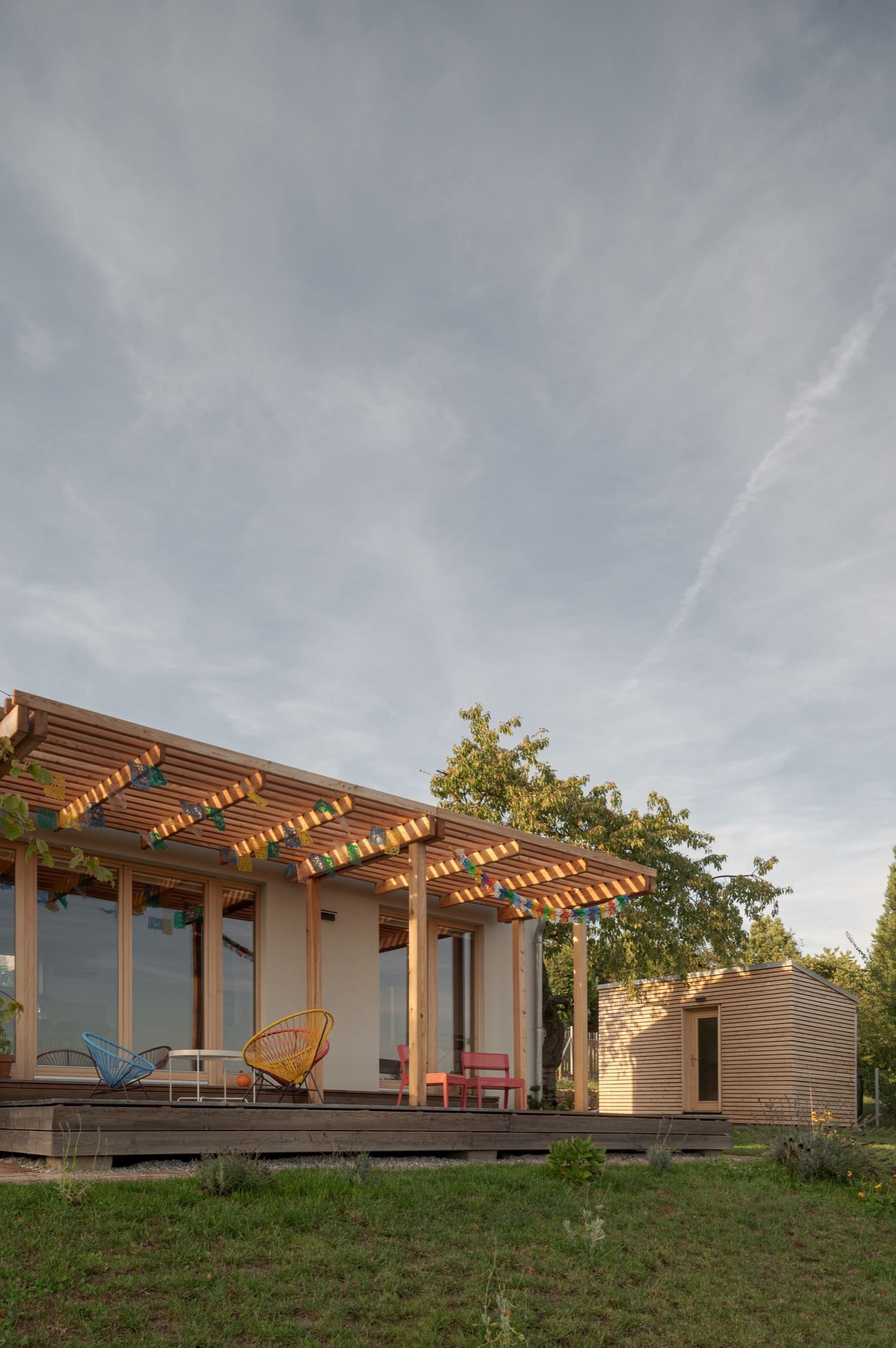 Rekreační domek vdechl zapomenuté zahradě nový život