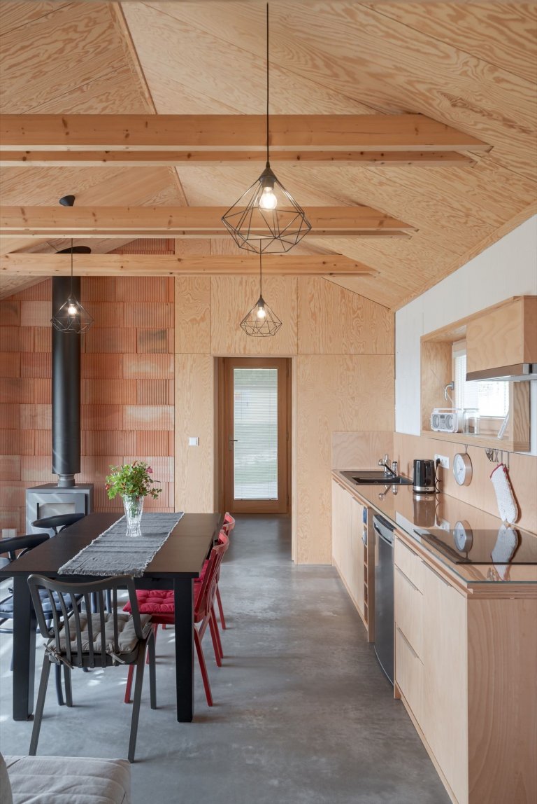 Rekreační domek vdechl zapomenuté zahradě nový život