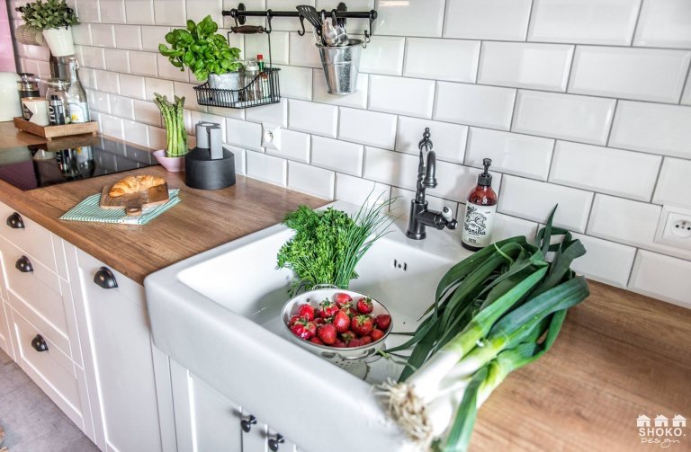 Retro se skandinávskými prvky a růžovými akcenty