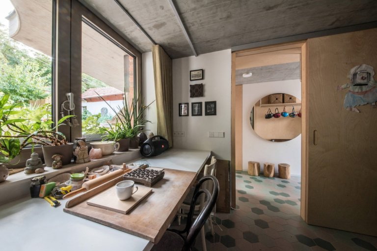 Rodinný dům na dně zavřeného lomu