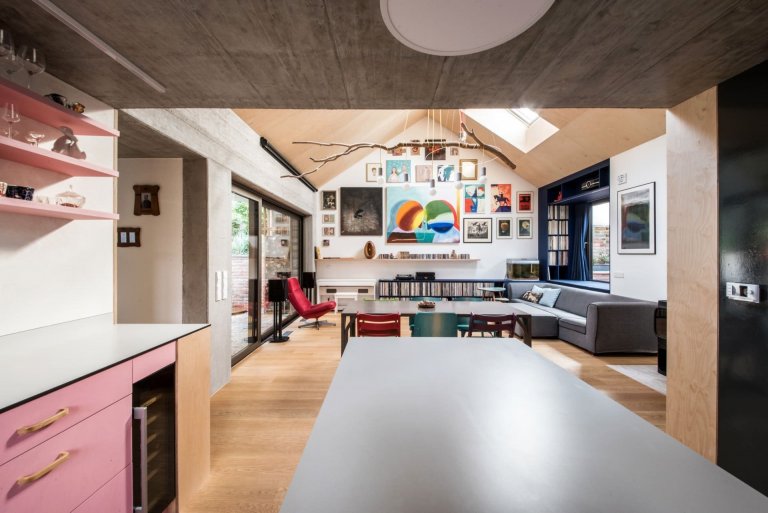 Rodinný dům na dně zavřeného lomu