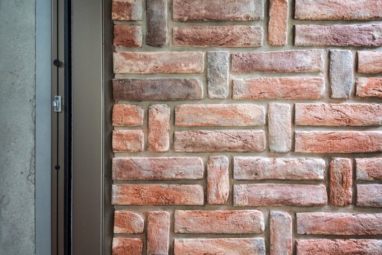 Rodinný dům na dně zavřeného lomu