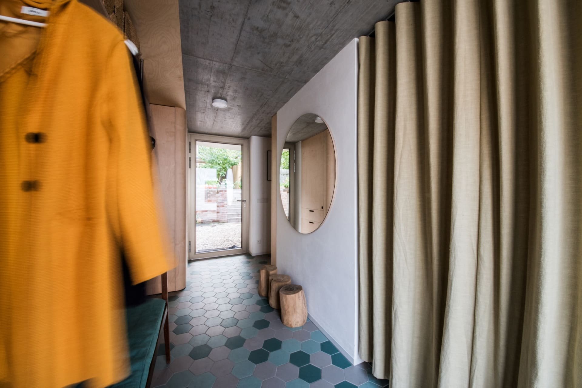 Rodinný dům na dně zavřeného lomu