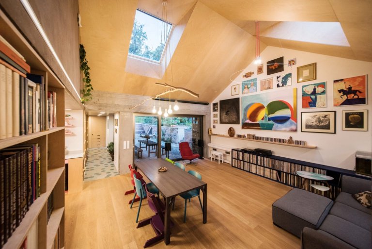 Rodinný dům na dně zavřeného lomu