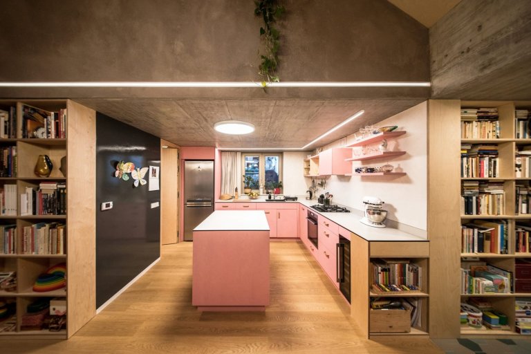 Rodinný dům na dně zavřeného lomu