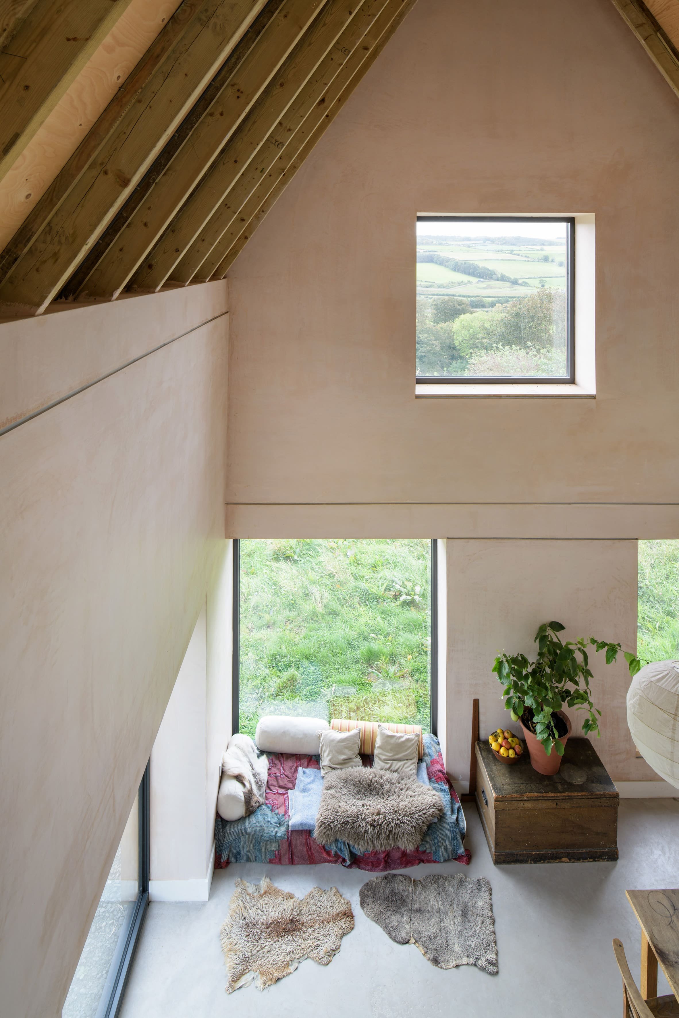 Rodinný dům na okraji malé dědiny v údolí