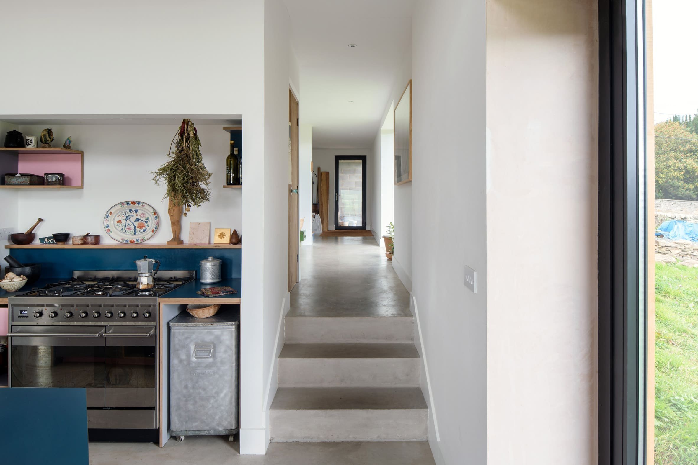 Rodinný dům na okraji malé dědiny v údolí