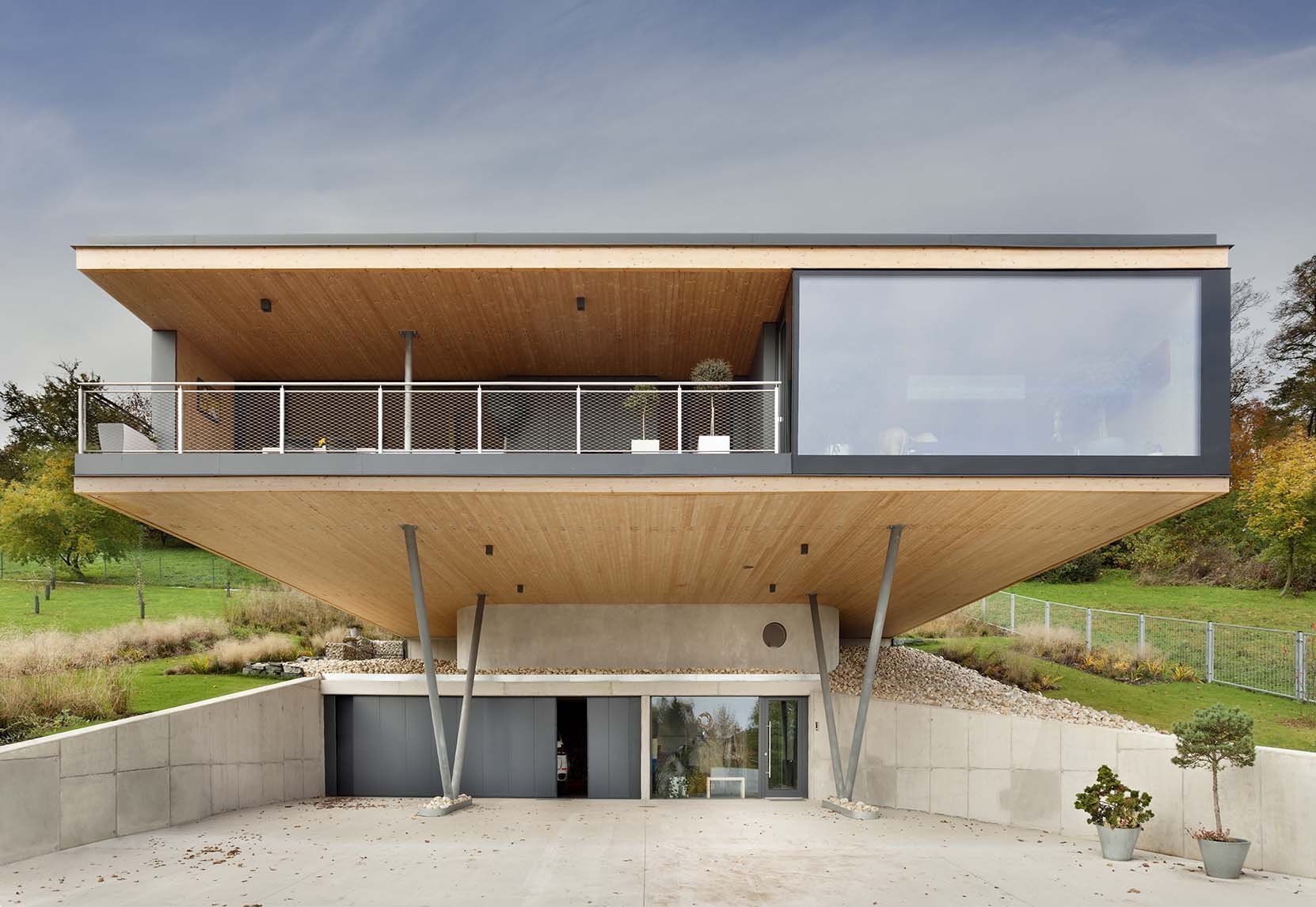 Rodinný dům nad prudkým terénem