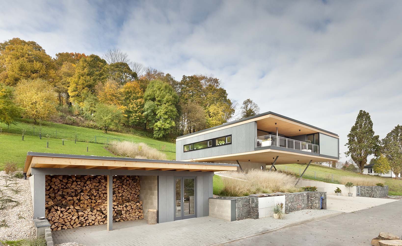 Rodinný dům nad prudkým terénem